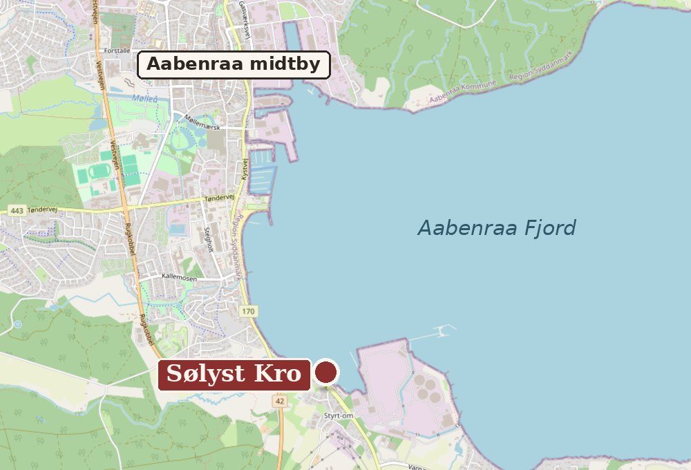 Kort over Aabenraa: Sølyst Kro ligger i den sydlige ende af byen, ved fjorden, ca. 3 km fra midtbyen
